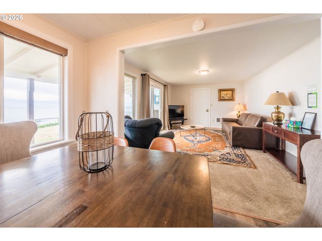 1933 Nw HARBOR Ave, Lincoln City, OR 97367