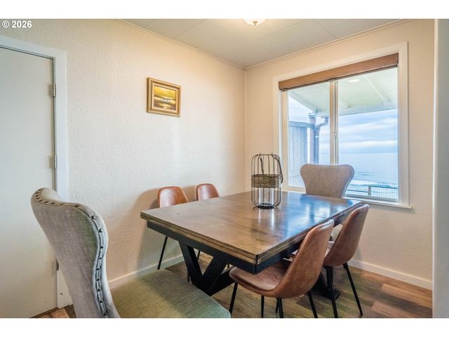 1933 Nw HARBOR Ave, Lincoln City, OR 97367