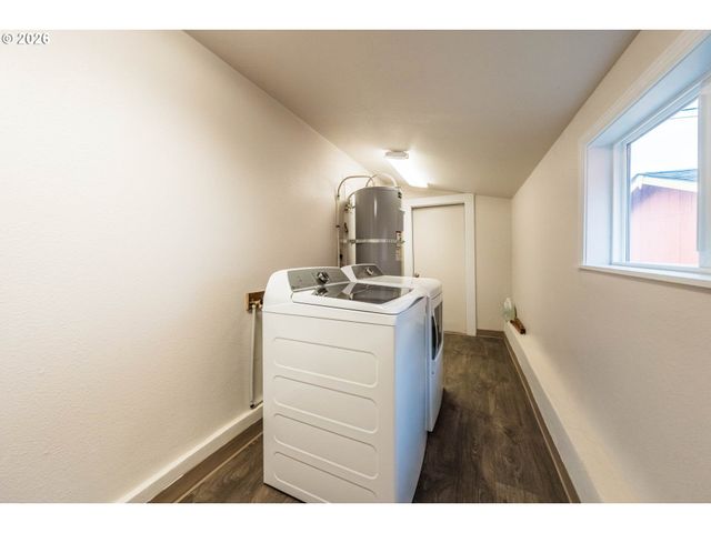 1933 Nw HARBOR Ave, Lincoln City, OR 97367