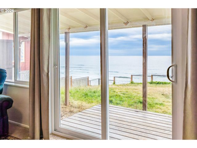 1933 Nw HARBOR Ave, Lincoln City, OR 97367