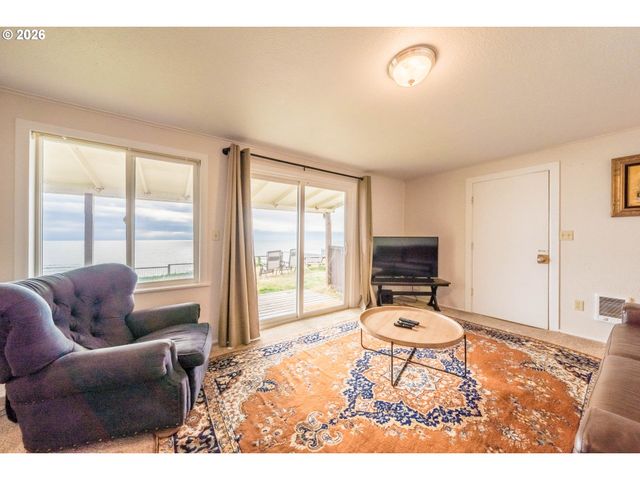 1933 Nw HARBOR Ave, Lincoln City, OR 97367