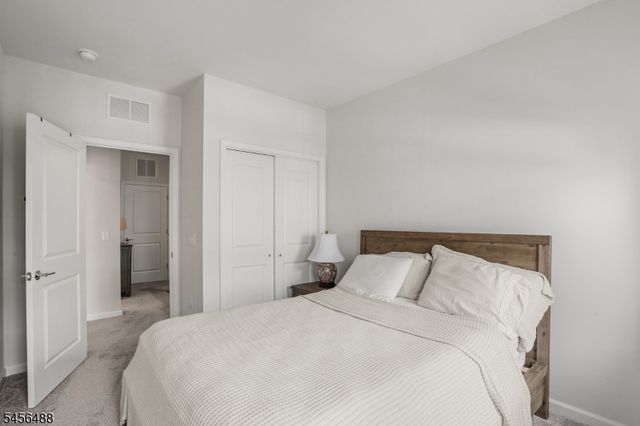 7 Sternadori Rd 7, Somerville Boro, NJ 08876