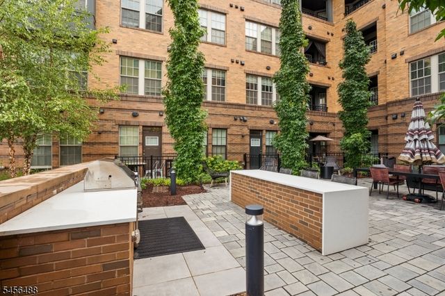 7 Sternadori Rd 7, Somerville Boro, NJ 08876