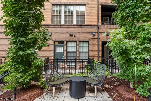 7 Sternadori Rd 7, Somerville Boro, NJ 08876