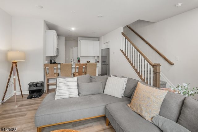 7 Sternadori Rd 7, Somerville Boro, NJ 08876