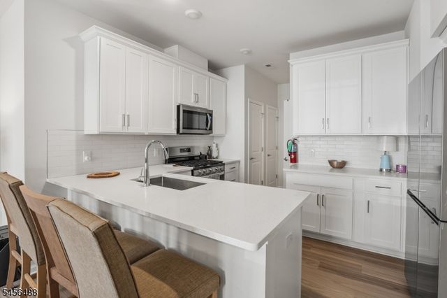 7 Sternadori Rd 7, Somerville Boro, NJ 08876