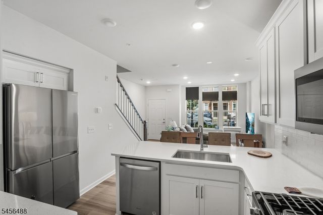 7 Sternadori Rd 7, Somerville Boro, NJ 08876