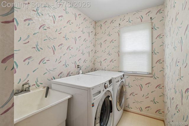 42738 Wimbleton Way, Novi, MI 48377