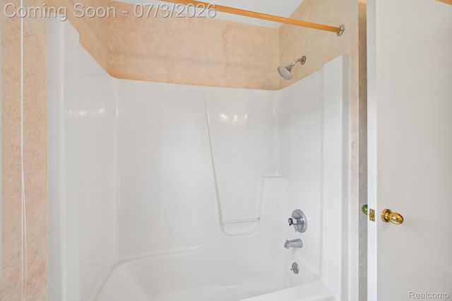 42738 Wimbleton Way, Novi, MI 48377