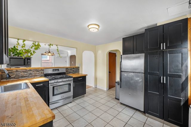 522 Thompson Ave, Roselle Boro, NJ 07203