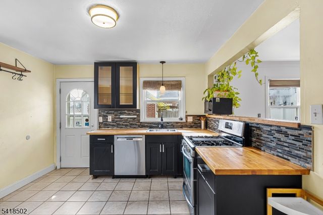 522 Thompson Ave, Roselle Boro, NJ 07203