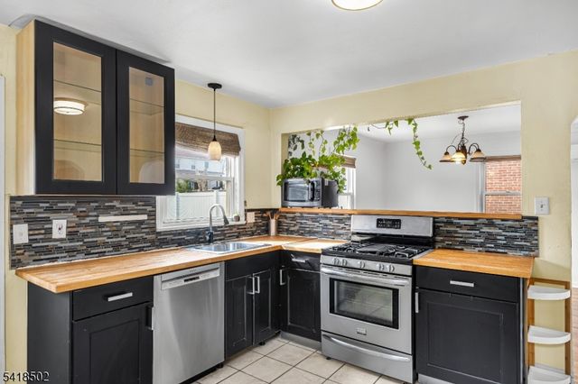 522 Thompson Ave, Roselle Boro, NJ 07203