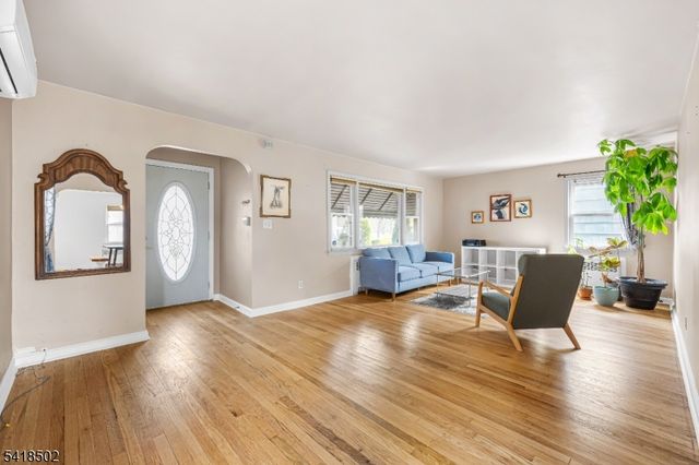 522 Thompson Ave, Roselle Boro, NJ 07203