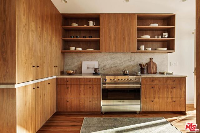 2111 Hollyvista Avenue, Los Angeles, CA 90027