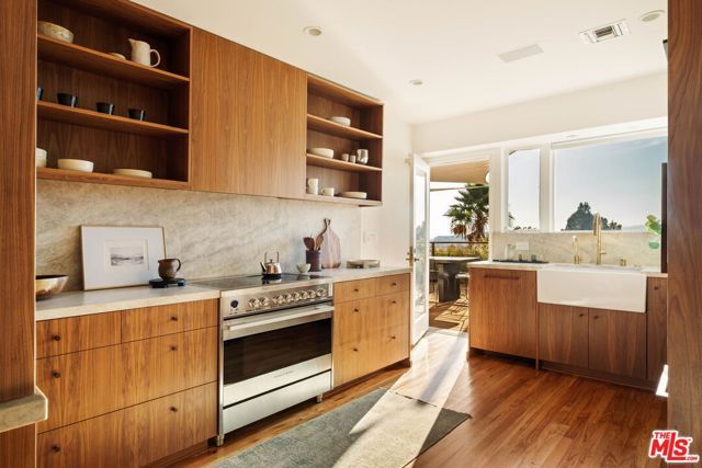 2111 Hollyvista Avenue, Los Angeles, CA 90027