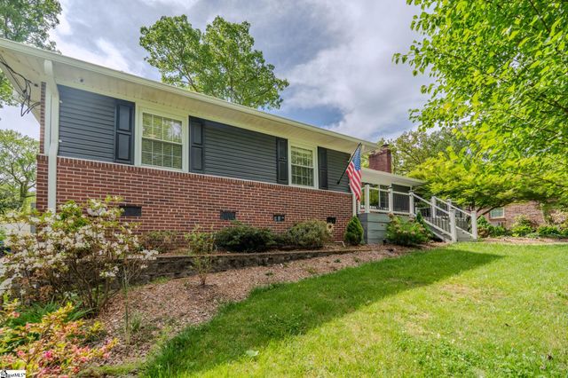 18 Woodfern Circle, Greenville, SC 29615