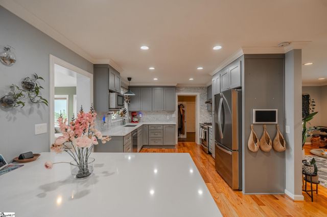 18 Woodfern Circle, Greenville, SC 29615