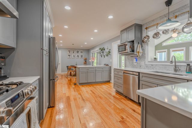 18 Woodfern Circle, Greenville, SC 29615