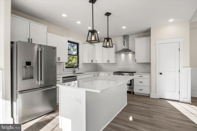 111 HUNTINGTON HILLS LN, Fredericksburg, VA 22401