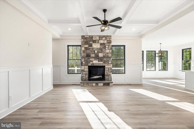 111 HUNTINGTON HILLS LN, Fredericksburg, VA 22401