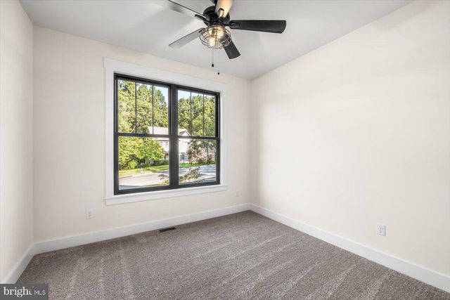 111 HUNTINGTON HILLS LN, Fredericksburg, VA 22401