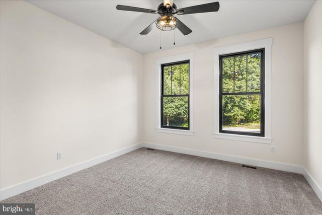111 HUNTINGTON HILLS LN, Fredericksburg, VA 22401