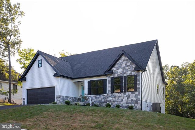 111 HUNTINGTON HILLS LN, Fredericksburg, VA 22401