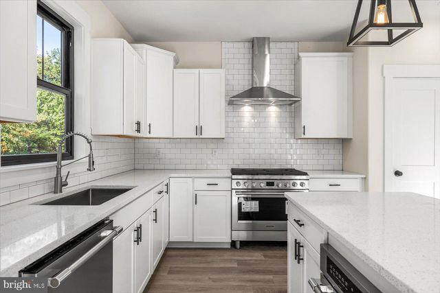 111 HUNTINGTON HILLS LN, Fredericksburg, VA 22401