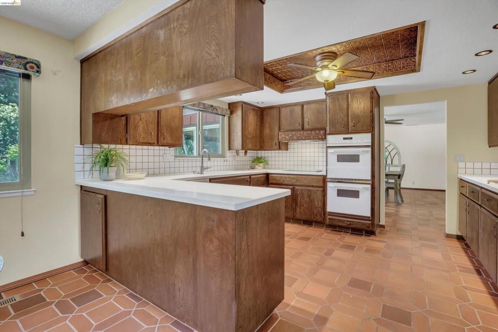 Image 17 of property listing at 2876 Stirrup Dr, Oakley, CA 94561