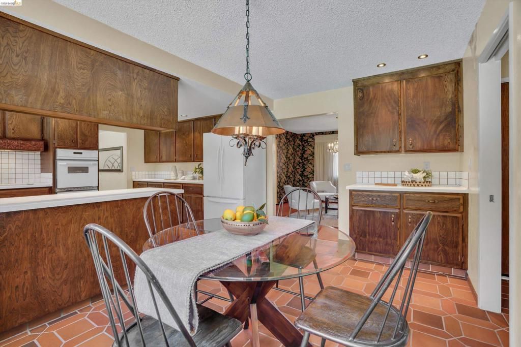 Image 20 of property listing at 2876 Stirrup Dr, Oakley, CA 94561