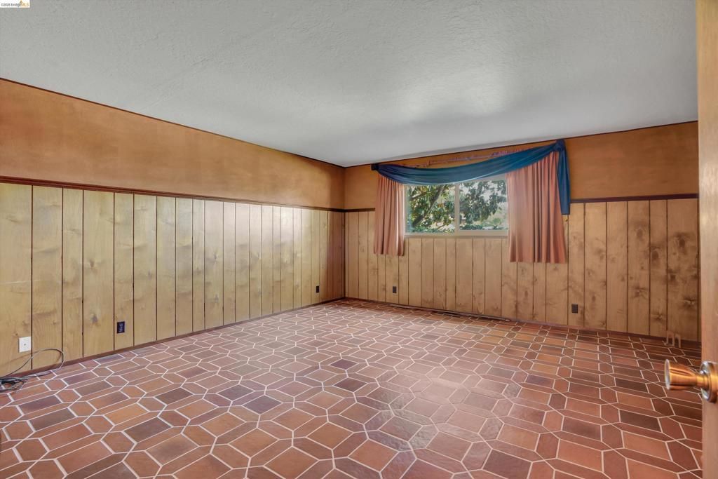 Image 24 of property listing at 2876 Stirrup Dr, Oakley, CA 94561