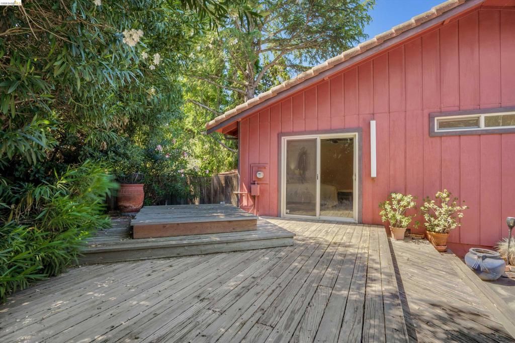 Image 33 of property listing at 2876 Stirrup Dr, Oakley, CA 94561
