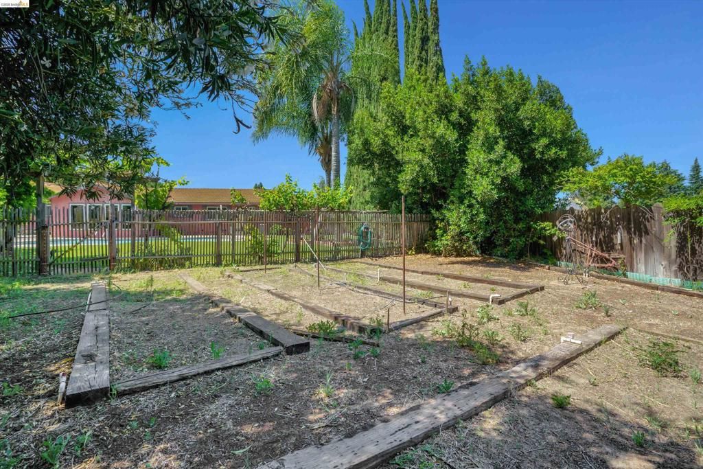 Image 38 of property listing at 2876 Stirrup Dr, Oakley, CA 94561