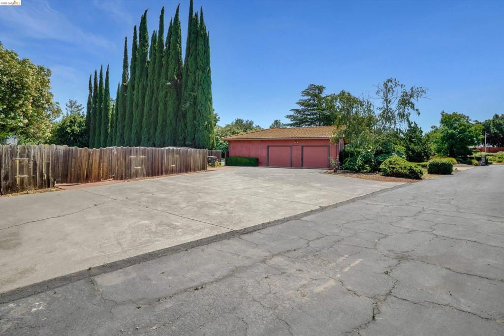 Image 45 of property listing at 2876 Stirrup Dr, Oakley, CA 94561