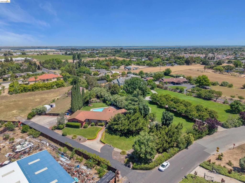Image 47 of property listing at 2876 Stirrup Dr, Oakley, CA 94561