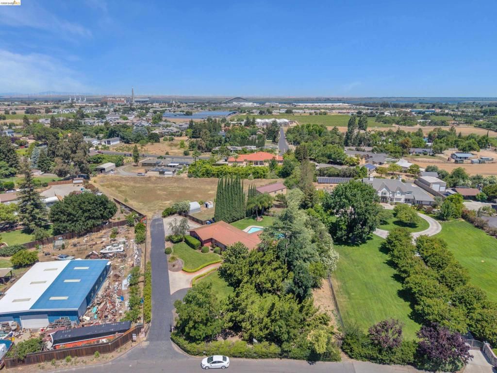 Image 48 of property listing at 2876 Stirrup Dr, Oakley, CA 94561