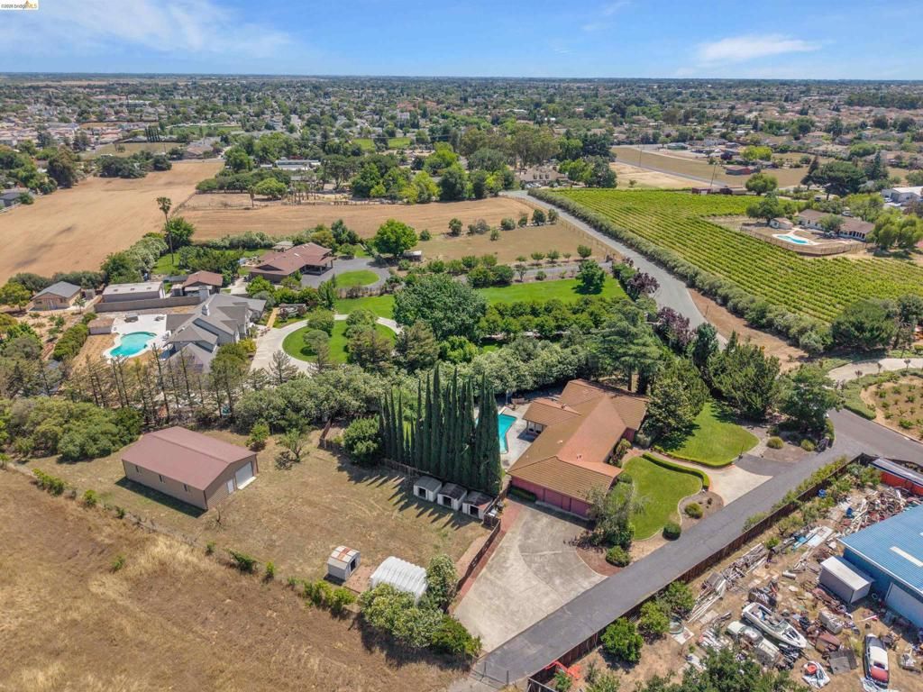 Image 49 of property listing at 2876 Stirrup Dr, Oakley, CA 94561