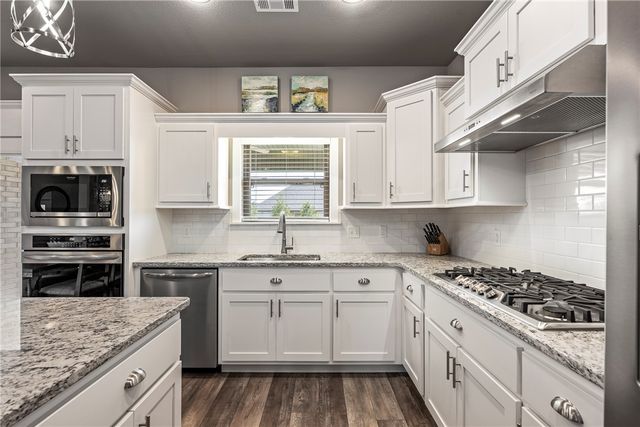 1057 Ruscello Avenue, Tontitown, AR 72762