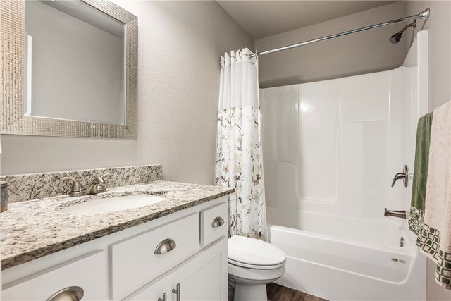 1057 Ruscello Avenue, Tontitown, AR 72762