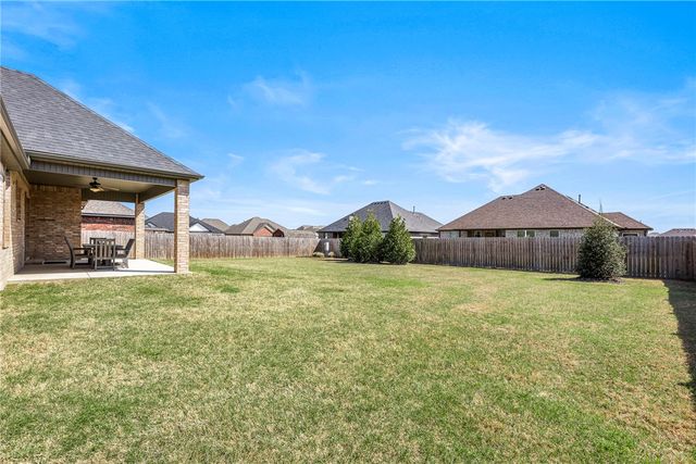 1057 Ruscello Avenue, Tontitown, AR 72762