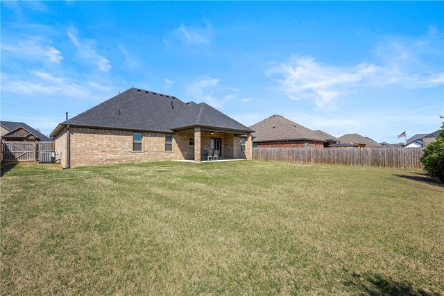 1057 Ruscello Avenue, Tontitown, AR 72762