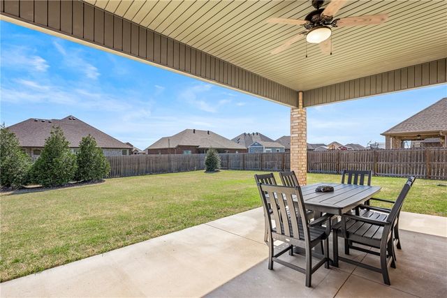 1057 Ruscello Avenue, Tontitown, AR 72762