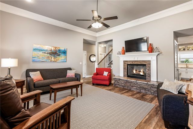 1057 Ruscello Avenue, Tontitown, AR 72762