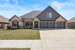 1057 Ruscello Avenue, Tontitown, AR 72762