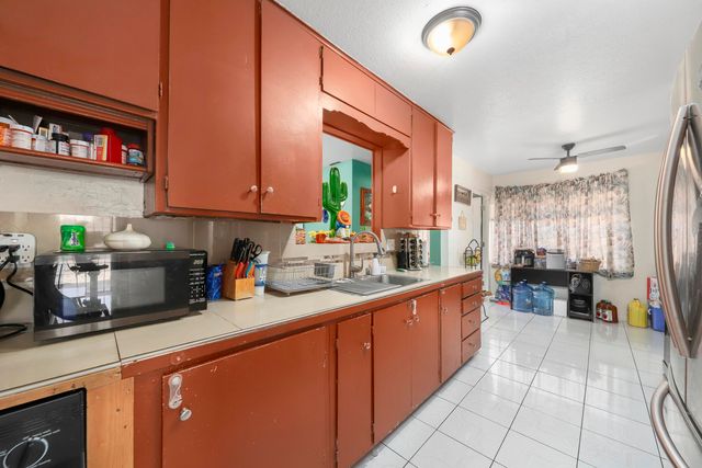 423 E Landsford Street, Lancaster, CA 93535