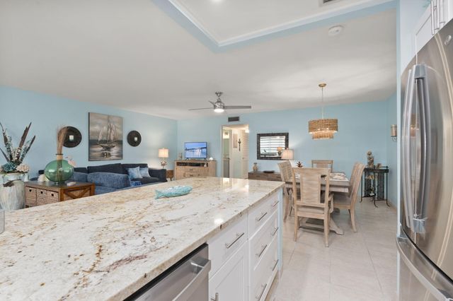 1177 S Drive Circle B, Delray Beach, FL 33445