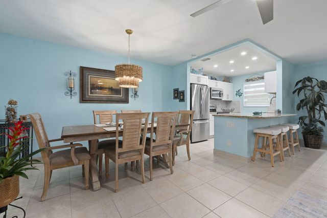 1177 S Drive Circle B, Delray Beach, FL 33445