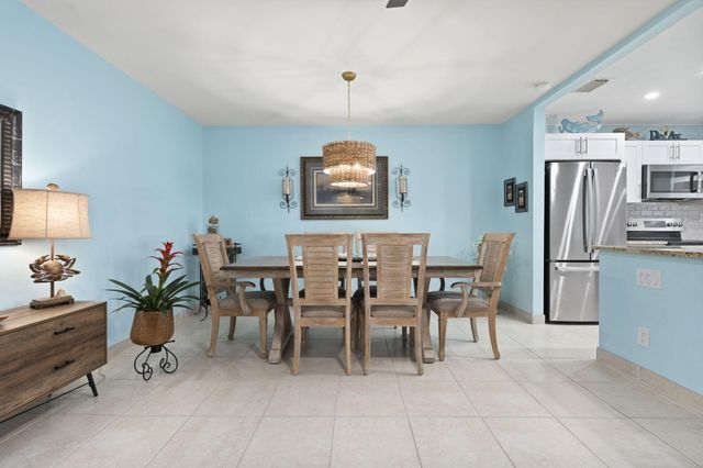 1177 S Drive Circle B, Delray Beach, FL 33445