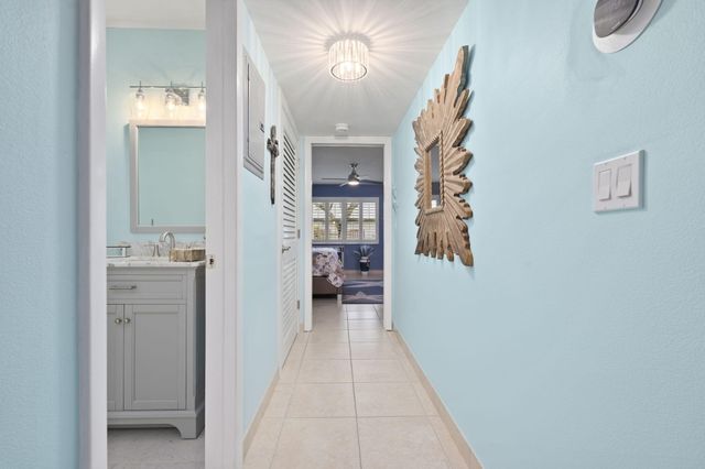 1177 S Drive Circle B, Delray Beach, FL 33445