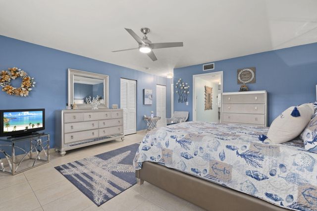 1177 S Drive Circle B, Delray Beach, FL 33445